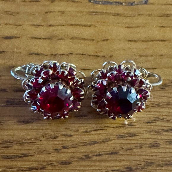 Sarah Coventry Ruby Red Rhinestone Gold Clip-On Earrings | Valentine’s Day ❤️ - Picture 7 of 12